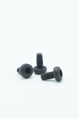 أسود Hexalobular Socket Pan Head Screw SS302 مادة 4.25g الوزن