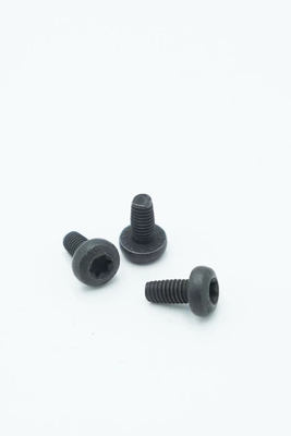 أسود Hexalobular Socket Pan Head Screw SS302 مادة 4.25g الوزن